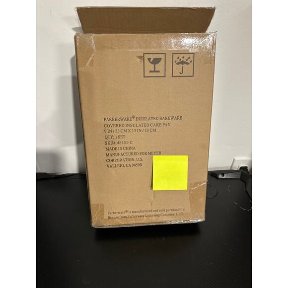 Farberware GoldenBake Bakeware Nonstick Baking Pan/Cake Pan with Lid - Picture 5 of 7